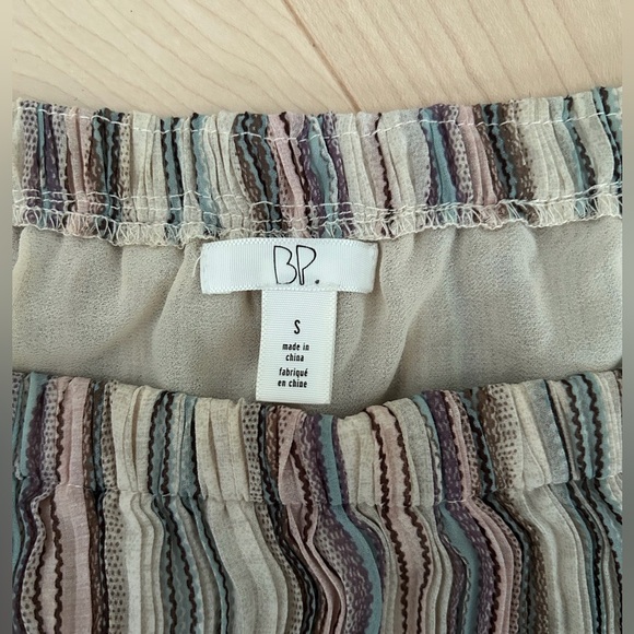 Striped Off-Shoulder Top - Picture 3 of 4